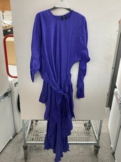 Lot 1167  
            Marchington SR11 - Parcel Delivery Only 

                
JOHN LEWIS X A.W.A.K.E MODE DECONSTRUCT DRESS IN PURPLE - UK 10 - ORIGINAL RRP £2...