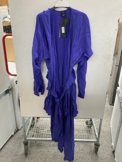 Lot 1171  
            Marchington SR11 - Parcel Delivery Only 

                
JOHN LEWIS X A.W.A.K.E MODE DECONSTRUCT DRESS IN PURPLE - UK 12 - ORIGINAL RRP £2...