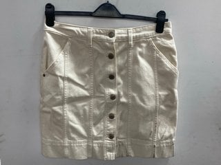 Lot 1179  
            Marchington SR11 - Parcel Delivery Only 

                
RALPH LAUREN GRALIBBE MINI PENCIL SKIRT IN CREAM - UK 10 - ORIGINAL RRP £189.00: ...