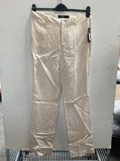 Lot 1184  
            Marchington SR11 - Parcel Delivery Only 

                
RALPH LAUREN YONYA TROUSERS IN NATURAL - UK 12 - ORIGINAL RRP £219.00: LOCATION -...