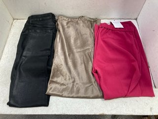 Lot 1185  
            Marchington SR11 - Parcel Delivery Only 

                
3 X ASSORTED CLOTHING ITEMS TO INCLUDE GOOD AMERICAN GOOD LEGS COATED SKINNY JEAN...