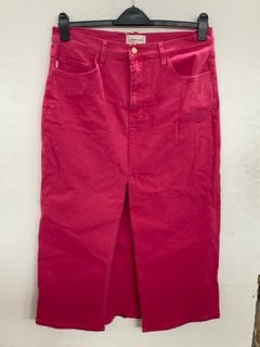 Lot 1192  
            Marchington SR11 - Parcel Delivery Only 

                
FABIENNE CHAPOT CARLYNE SKIRT IN PINK - UK 42 - ORIGINAL RRP £119.00: LOCATION - CR7