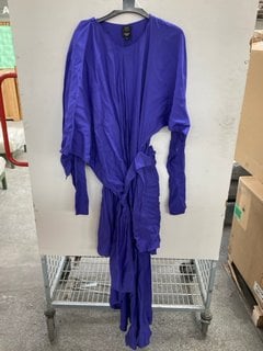 Lot 1195  
            Marchington SR11 - Parcel Delivery Only 

                
JOHN LEWIS X A.W.A.K.E MODE DECONSTRUCT DRESS IN PURPLE - UK 12 - ORIGINAL RRP £2...