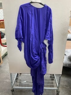 Lot 1196  
            Marchington SR11 - Parcel Delivery Only 

                
JOHN LEWIS X A.W.A.K.E MODE DECONSTRUCT DRESS IN PURPLE - UK 12 - ORIGINAL RRP £2...