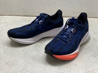 Lot 1198  
            Marchington SR11 - Parcel Delivery Only 

                
ASICS DYNABLAST 5 TRAINERS IN MULTI - UK 9.5 - ORIGINAL RRP £115.00: LOCATION - CR4