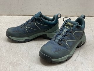 Lot 1200  
            Marchington SR11 - Parcel Delivery Only 

                
HELLY HANSEN CASCADE LOW TECH TRAINERS IN EUCALYPTUS - UK 6 - ORIGINAL RRP £135.0...