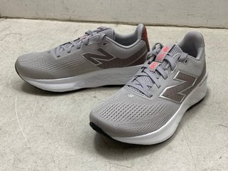 Lot 1203  
            Marchington SR11 - Parcel Delivery Only 

                
NEW BALANCE 520 TRAINERS IN GREY - UK 5: LOCATION - CR4