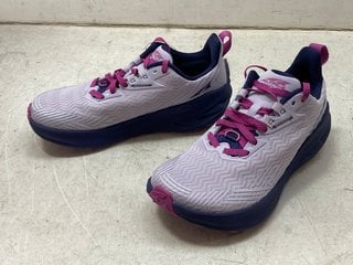 Lot 1214  
            Marchington SR11 - Parcel Delivery Only 

                
ALTRA EXPERIENCE WILD TRAINERS IN PURPLE - UK 6 - ORIGINAL RRP £100.00: LOCATION ...