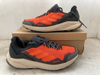 Lot 1221  
            Marchington SR11 - Parcel Delivery Only 

                
ADIDAS TERREX TRAIL RIDER GTX TRAINERS IN BLACK/ORANGE - UK 10: LOCATION - CR5