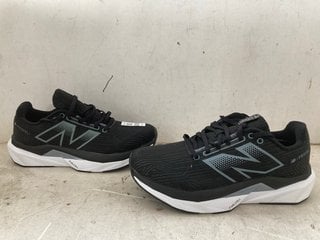 Lot 1228  
            Marchington SR11 - Parcel Delivery Only 

                
NEW BALANCE PROPEL TRAINERS IN BLACK/WHITE - UK 7: LOCATION - CR5