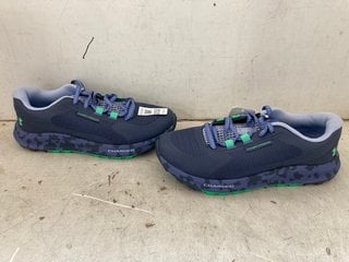 Lot 1232  
            Marchington SR11 - Parcel Delivery Only 

                
UNDER ARMOUR CHARGED TRAINERS IN BLUE/PURPLE - UK 4: LOCATION - CR5