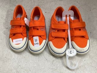 Lot 1246  
            Marchington SR11 - Parcel Delivery Only 

                
2 X PAIRS OF START RITE KIDS SHOES IN BRIGHT ORANGE : SIZES 11.5 & 12.5 UK: LOCAT...