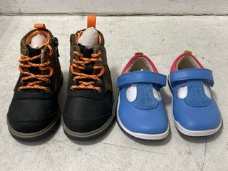 Lot 1257  
            Marchington SR11 - Parcel Delivery Only 

                
CLARKS FIRST SHOES NOODLE BRIGHT T CHILDRENS SHOES IN MID BLUE SIZE: UK 4 TO INCL...