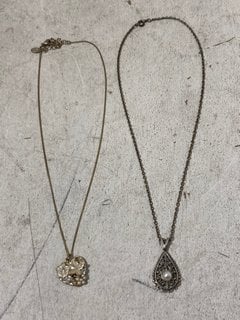 Lot 1269  
            Marchington SR11 - Parcel Delivery Only 

                
2 X SILVER COLOURED PENDANTS AND CHAINS IN A VELVET BAG: LOCATION - BR11