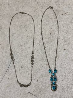 Lot 1271  
            Marchington SR11 - Parcel Delivery Only 

                
2 X SILVER COLOURED PENDANTS AND CHAINS IN A VELVET BAG: LOCATION - BR11