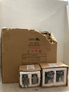 Lot 1302  
            Marchington SR11 - Parcel Delivery Only 

                
QTY OF KOALA POT HANGERS: LOCATION - CR8