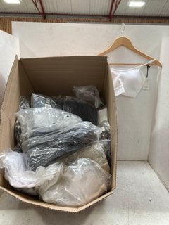 Lot 1338  
            Marchington SR11 - Parcel Delivery Only 

                
QTY OF ASSORTED WOMENS JOHN LEWIS & PARTNERS CLOTHING ITEMS TO INCLUDE LINEN LEOP...