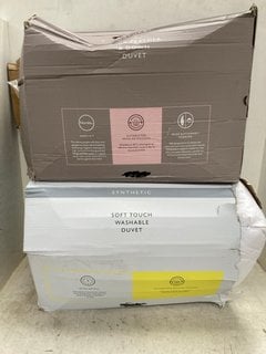 Lot 1353  
            Marchington SR11 - Parcel Delivery Only 

                
JOHN LEWIS & PARTNERS DUCK FEATHER & DOWN DOUBLE DUVET TO ALSO INCLUDE JOHN LEWIS...