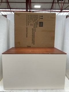 Lot 1358  
            Marchington SR11 - Parcel Delivery Only 

                
JOHN LEWIS & PARTNERS HOUSE OAK ROUNDED CORNER MIRROR - SIZE 54 X 79CM TO ALSO IN...