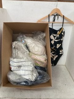 Lot 1368  
            Marchington SR11 - Parcel Delivery Only 

                
QTY OF ASSORTED WOMENS CLOTHING ITEMS TO INCLUDE SUMMERY COPENHAGEN VICA TUNIC IN...