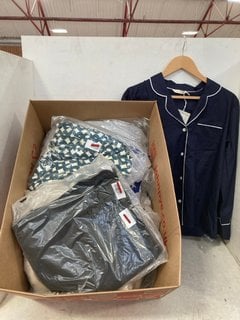 Lot 1371  
            Marchington SR11 - Parcel Delivery Only 

                
QTY OF ASSORTED WOMENS JOHN LEWIS & PARTNERS CLOTHING ITEMS TO INCLUDE LINEN BLAZ...
