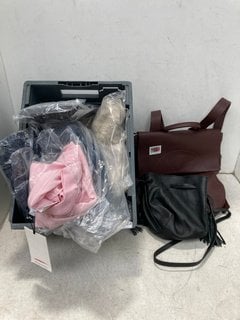 Lot 1397  
            Marchington SR11 - Parcel Delivery Only 

                
QTY OF ASSORTED WOMENS CLOTHING ITEMS TO INCLUDE JOHN LEWIS & PARTNERS MERINO VES...