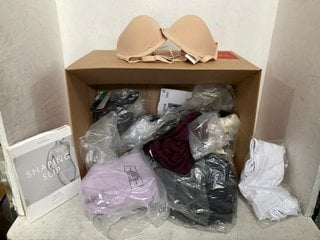Lot 1417  
            Marchington SR11 - Parcel Delivery Only 

                
QTY OF ASSORTED WOMENS CLOTHING ITEMS TO INCLUDE JOHN LEWIS & PARTNERS THERMAL SI...