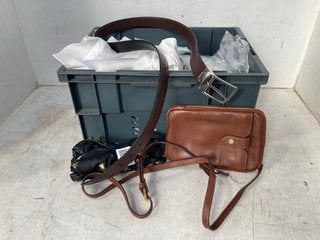 Lot 1418  
            Marchington SR11 - Parcel Delivery Only 

                
QTY OF ASSORTED WOMENS CLOTHING ITEMS TO INCLUDE JOHN LEWIS & PARTNERS PLACEMENT ...