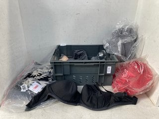 Lot 1420  
            Marchington SR11 - Parcel Delivery Only 

                
QTY OF ASSORTED WOMENS CLOTHING ITEMS TO INCLUDE JOHN LEWIS & PARTNERS MAXI HALTE...