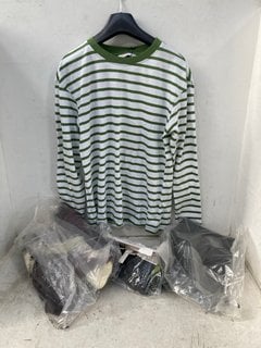 Lot 1421  
            Marchington SR11 - Parcel Delivery Only 

                
QTY OF ASSORTED WOMENS CLOTHING ITEMS TO INCLUDE JOHN LEWIS & PARTNERS LONG SLEEV...