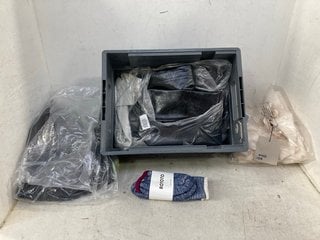 Lot 1423  
            Marchington SR11 - Parcel Delivery Only 

                
QTY OF ASSORTED WOMENS CLOTHING ITEMS TO INCLUDE JOHN LEWIS & PARTNERS MILOS MAXI...