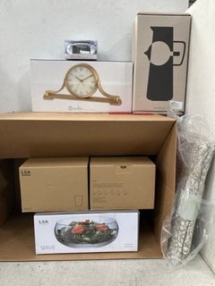Lot 1431  
            Marchington SR11 - Parcel Delivery Only 

                
QTY OF ASSORTED HOUSEHOLD ITEMS TO INCLUDE LSA GLASS SERVE BOWL: LOCATION - B9T