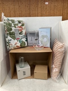 Lot 1432  
            Marchington SR11 - Parcel Delivery Only 

                
QTY OF ASSORTED HOUSEHOLD ITEMS TO INCLUDE LAS ONO GLASS JUG: LOCATION - B9T
