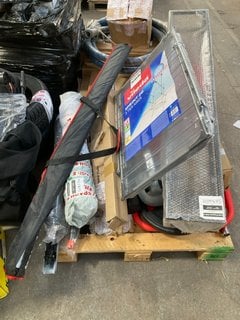 Lot 135  
            Marchington SR16 - Delivery or Collection 

                
PALLET OF ASSORTED HOUSEHOLD ITEMS TO INCLUDE VILEDA SPRINT 20 3 TIER AIRER: LOCA...