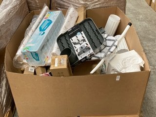Lot 170  
            Marchington SR16 - Delivery or Collection 

                
PALLET OF ASSORTED HOUSEHOLD ITEMS TO INCLUDE JOSEPH JOSEPH EXPANDING STAINLESS S...