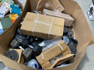 Lot 209  
            Marchington SR16 - Collection 

                
(COLLECTION ONLY) PALLET OF ASSORTED WEIGHTS TO INCLUDE KETTLEBELL DUMBBELL SET: ...