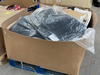 Lot 22  
            Marchington SR16 - Delivery or Collection 

                
PALLET OF ASSORTED ITEMS TO INCLUDE 5 X ASSORTED WICKER STORAGE BOXES IN WHITE: L...