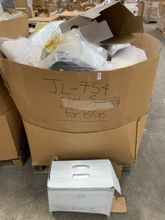 Lot 93  
            Marchington SR16 - Delivery or Collection 

                
PALLET OF ASSORTED JOHN LEWIS & PARTNERS HOUSEHOLD ITEMS TO INCLUDE SOFT TOUCH WA...