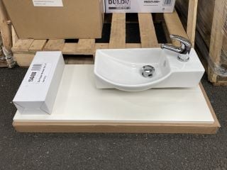 Lot 1000  
            Marchington SR19 - Delivery or Collection 

                
820 X 355MM WHITE COUNTERTOP WITH GREY SHELF SUPPORT BRACKETS & CERAMIC STH COUNT...