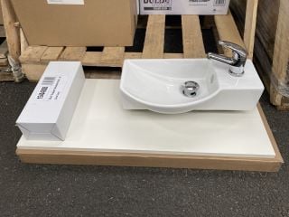 Lot 1004  
            Marchington SR19 - Delivery or Collection 

                
820 X 355MM WHITE COUNTERTOP WITH GREY SHELF SUPPORT BRACKETS & CERAMIC STH COUNT...