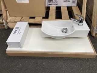 Lot 1006  
            Marchington SR19 - Delivery or Collection 

                
820 X 355MM WHITE COUNTERTOP WITH GREY SHELF SUPPORT BRACKETS & CERAMIC STH COUNT...