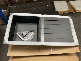 Lot 1092  
            Marchington SR19 - Delivery or Collection 

                
BLACK SINGLE BOWL REVERSIBLE DRAINER KITCHEN SINK WITH WASTE FITTINGS - RRP £195:...