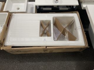Lot 1122  
            Marchington SR19 - Collection 

                
(COLLECTION ONLY) 1.6 BOWL REVERSIBLE DRAINER CERAMIC KITCHEN SINK *REPAIRABLE CR...