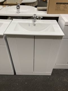 Lot 1129  
            Marchington SR19 - Collection 

                
(COLLECTION ONLY) FLOOR STANDING 2 DOOR SINK UNIT IN WHITE WITH A 610 X 400MM 1TH...