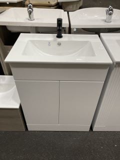 Lot 1130  
            Marchington SR19 - Collection 

                
(COLLECTION ONLY) FLOOR STANDING 2 DOOR SINK UNIT IN WHITE WITH A 610 X 400MM 1TH...