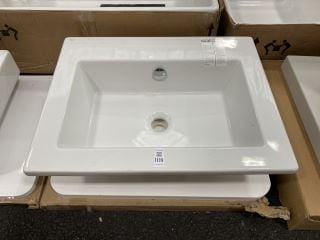 Lot 1139  
            Marchington SR19 - Collection 

                
(COLLECTION ONLY) WHITE COUNTER TOP WITH A CERAMIC VESSEL BASIN 580 X 450MM - RRP...