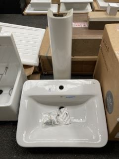 Lot 1178  
            Marchington SR19 - Collection 

                
(COLLECTION ONLY) ROCA 600MM 1TH CERAMIC BASIN WITH FULL PEDESTAL - RRP £280: LOC...