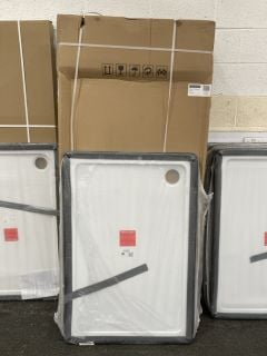 Lot 1207  
            Marchington SR19 - Collection 

                
(COLLECTION ONLY) CLEAR GLASS SILVER FRAMED 900 X 1900MM SHOWER PANEL WITH A PEAR...