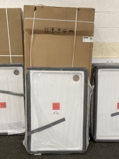 Lot 1210  
            Marchington SR19 - Collection 

                
(COLLECTION ONLY) CLEAR GLASS SILVER FRAMED 900 X 1900MM SHOWER PANEL WITH A PEAR...