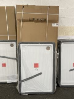 Lot 1211  
            Marchington SR19 - Collection 

                
(COLLECTION ONLY) CLEAR GLASS SILVER FRAMED 900 X 1900MM SHOWER PANEL WITH A PEAR...